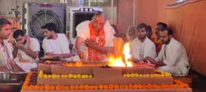 करौली शंकर महादेव पूर्वज मुक्ति धाम कानपुर में अमावस्या पर उमड़ी हज़ारों भक्तों की भीड़
