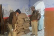 बसखारी पुलिस ने गिरफ्तार अभियुक्तों से पूछताछ कर चोरी के 18 बोरी गेहूं किया बरामद