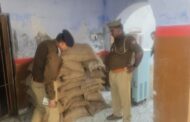 बसखारी पुलिस ने गिरफ्तार अभियुक्तों से पूछताछ कर चोरी के 18 बोरी गेहूं किया बरामद