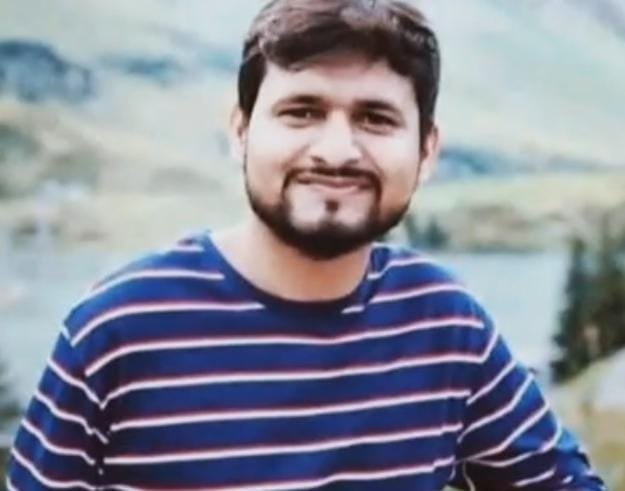 जम्मू कश्मीर के आतंकी हमले में कानपुर के कारोबारी शुभम द्विवेदी की गोली मार कर हुई हत्या