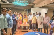 सरफरोशी की तमन्ना अब हमारे दिल में है देखना है जोर कितना बाजुए कातिल में है।