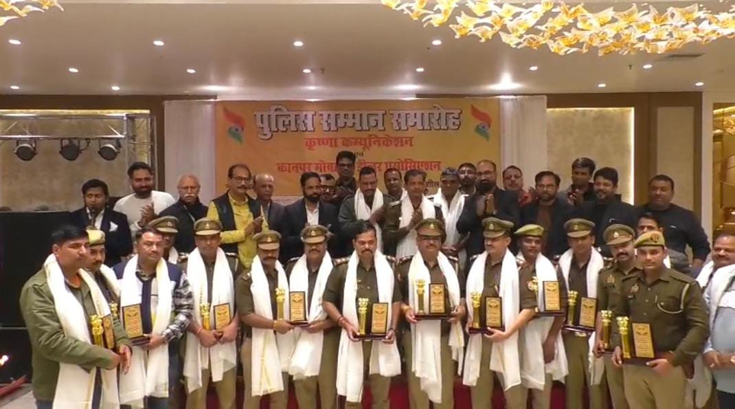 60 लाख की चोरी का खुलासा करने वाली पुलिस का व्यापारियों ने किया सम्मान।